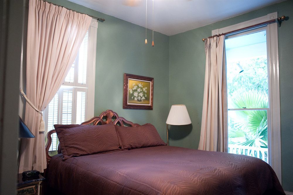 Arbor House Suites Bed And Breakfast Сан-Антонио Экстерьер фото